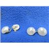 Image 1 : Vintage Women's Pearl-like Cufflinks - Set of Two