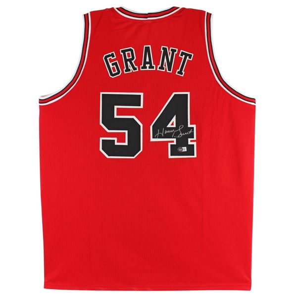 HORRIS GRANT SIGNED CHICAGO BULLS BASKETBALL JERSEY (BECKETT COA)