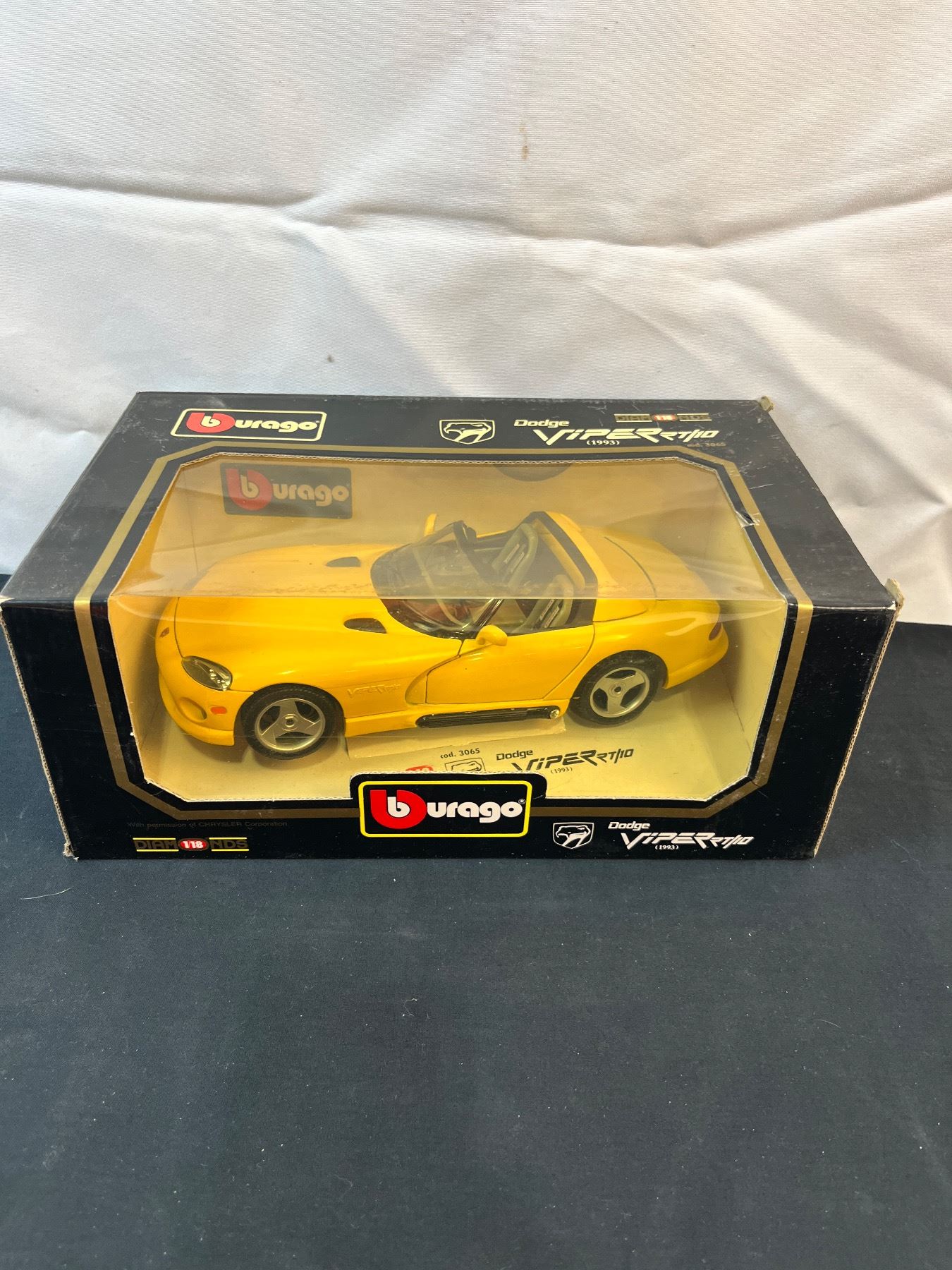 Collection or Burago Dodge Viper RT/10 1993 à l'échelle 1/18 Collection or Burago Dodge Viper RT/10 1993 à l'échelle 1/18