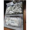Image 2 : LOT DE 8 LUMINAIRES DE PRISES AVEC PRISE DE 9'
