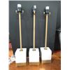 Image 2 : LOT DE 3 LAMPES DE TABLE (COUL. OR SATINES)