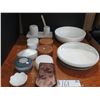 Image 2 : LOT DE 12+ CONTENANT ET PLATS CÉRAMIQUES ASS