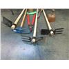 Image 2 : LOT ASSORTI D'OUTILS DE JARDIN