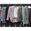 Image 2 : LOT DE 23 CHANDAILS & VESTON POUR FEMMES ASST
