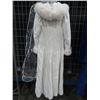 Image 2 : MANTEAU DE FEMME DE FOURRURE SIMILI  BLANC