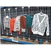 Image 2 : LOT DE 65+ CHANDAILS POUR FEMMES ASSORTIS