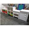 Image 1 : LOT DE MEUBLES AVEC JOUETS  ASSORTIS