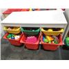 Image 2 : LOT DE MEUBLES AVEC JOUETS  ASSORTIS