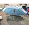 Image 3 : LOT DE DE 2 TAPIS & 1 PARASOL
