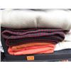 Image 2 : LOT DE 13 COUVERTURES ASSORTIS