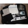 Image 1 : LOT DE RIDEAUX  DE DOUCHE ET TAPIS ASSORTIS