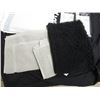 Image 2 : LOT DE RIDEAUX  DE DOUCHE ET TAPIS ASSORTIS