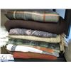 Image 2 : LOT DE 13 CHÂLES ASSORTIS