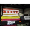 Image 2 : LOT DE 25+ SERVIETTES DE BAIN ET AUTRE ASST