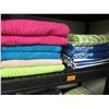 Image 3 : LOT DE 25+ SERVIETTES DE BAIN ET AUTRE ASST