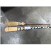 Image 1 : LOT DE 2 BALAIS DE CURLING RÉTRO