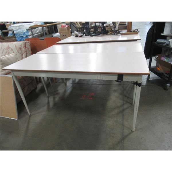 LOT DE 4 TABLES 29”x60”x28”