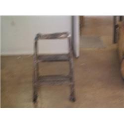 STEP LADDER