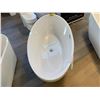 Image 2 : UPC WHITE CERAMIC OVAL BATHTUB