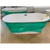 Image 1 : UPC WHITE CERAMIC OVAL BATHTUB