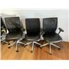 Image 2 : 8 LEATHER SEAT MESH BACK ROLLING OFFICE CHAIRS