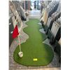 Image 1 : PUTTING GREEN WITH UNDER GREEN SPIKE FLOORING PIECES