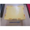 Image 1 : yellow Maple Leaf storage container