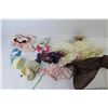 Image 6 : (7) Dolls w/Clothing Items