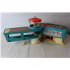 Image 3 : Fisher Price Play Family Airport
