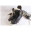 Image 2 : (2) Pairs Bauer Skates - Sizes 5 and 6.5 US