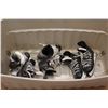 Image 4 : * (3) Pairs Hockey Skates, Large Tub