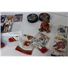 Image 5 : Fleury Bammer Bear - Lanny McDonald Card - Calgary Flames Figurine & Jersey - Painted Pucks -