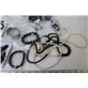 Image 4 : (15) Pieces of Costume Jewelry - Necklaces - Jewelry Beads - Bracelet