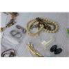 Image 3 : (15) Pieces of Costume Jewelry - Necklaces - Brooch - Jewelry Beads - Bracelet - Earrings