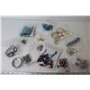 Image 7 : (15) Pieces of Costume Jewelry - Bracelet - Necklaces - Brooches