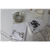 Image 4 : (15) Pieces of Costume Jewelry - Bracelet - Necklace - Earrings - Brooches