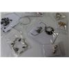 Image 5 : (15) Pieces of Costume Jewelry - Bracelet - Necklace - Earrings - Brooches