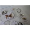 Image 6 : (15) Pieces of Costume Jewelry - Bracelet - Necklace - Earrings - Brooches