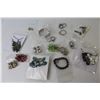 Image 9 : (15) Pieces of Costume Jewelry - Bracelets - Necklaces - Jewelry Beads