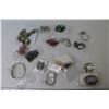 Image 7 : (15) Pieces of Costume Jewelry - Bracelets - Necklaces - Jewelry Beads