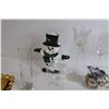 Image 3 : Flower Vase, Snowman Decoration, Champagne Glasses (?), Misc.