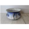 Image 4 : Victoria Ware Iron Stone Blue White Chamber Pot