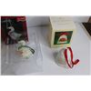 Image 3 : (8) Christmas Ornaments and Decorations