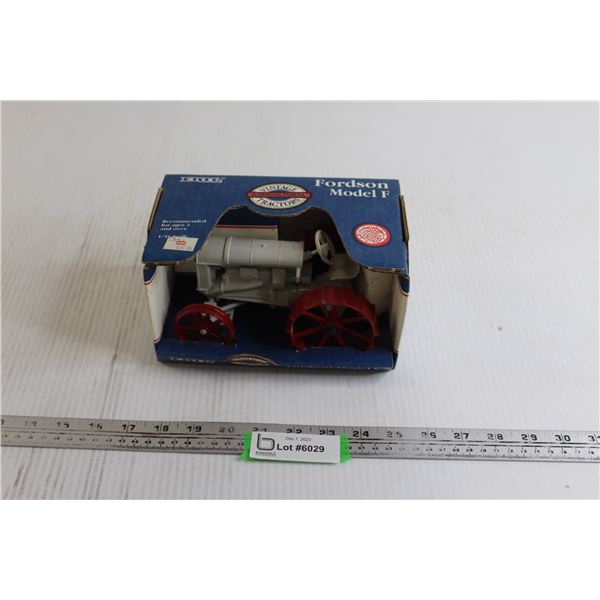 ERTL Vintage Agricultural Tractors Fordson Model F Die Cast - 1/16