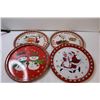 Image 4 : (17) Christmas Plates (4 plastic square ones, 10 tin round, 3 round plastic)