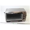 Image 1 : Toaster Oven (powers on)