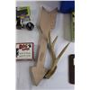 Image 3 : Wooden Arrow Decoration, Decision Maker, Carved Horse Team - Sealed, Misc.