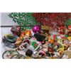 Image 3 : Lot of Vintage Christmas Decorations