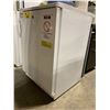 Image 2 : THERMO SCIENTIFIC WHITE COMMERCIAL LABORATORY MINI FRIDGE