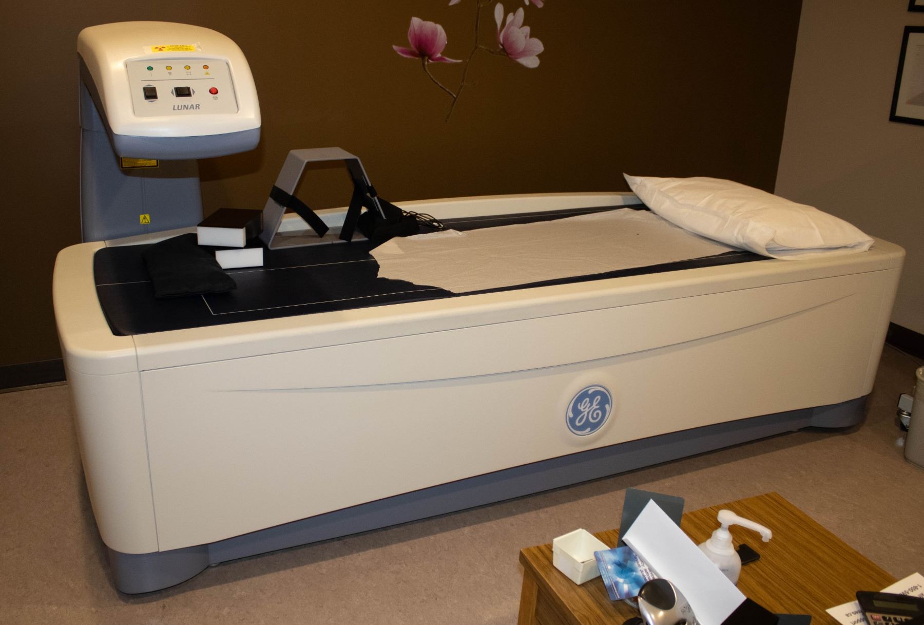 BAILIFF SEIZED: G.E LUNAR X-RAY MACHINE MODEL 8743